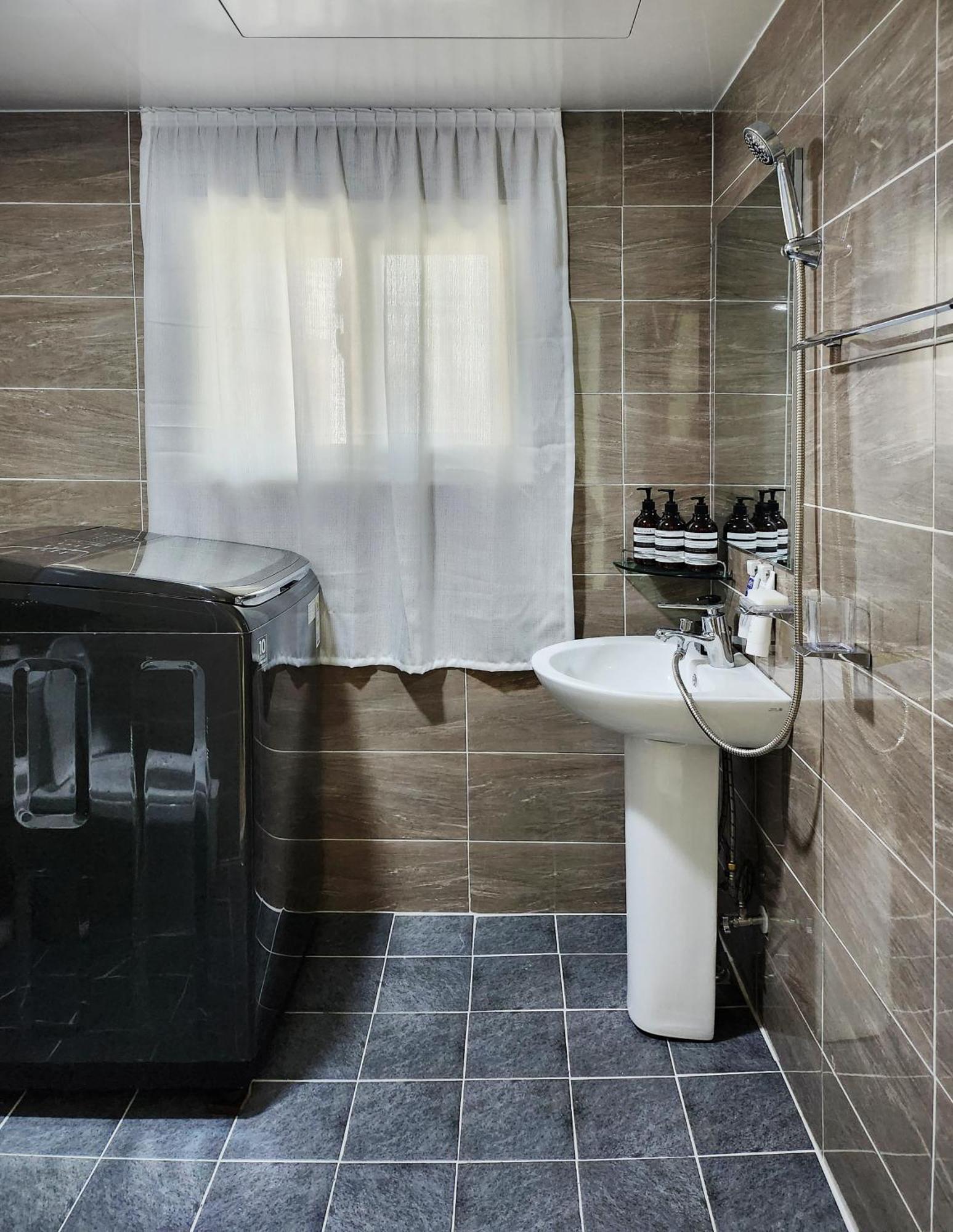 Moment Mansion Apartment Seoul
